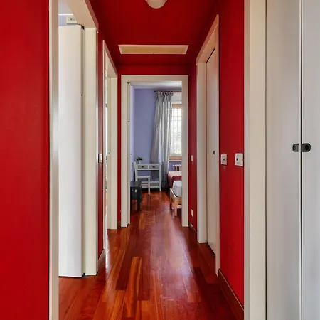 Ample With Private Parking Appartement Milaan