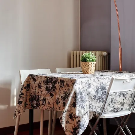 Ample With Private Parking Appartement *