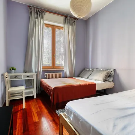 Apartman Ample With Private Parking Milánó